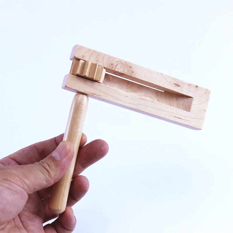 @*Handheld Wooden Ratchet Nois - Musical Instrument Family recension och pris